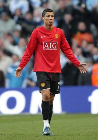 拉奥斯评皇马争议战主裁：金特罗在比赛中缺乏应有的情绪平衡（拉奥斯谈皇马争议战：主裁金特罗情绪管理不到位）