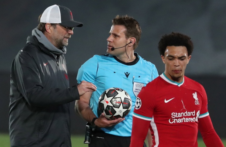 《在场外》视频栏目｜对话辽宁铁人：家乡、平常心和关于中超的明天（《在场外》专访｜辽宁铁人谈家乡、平常心与中超的明天）