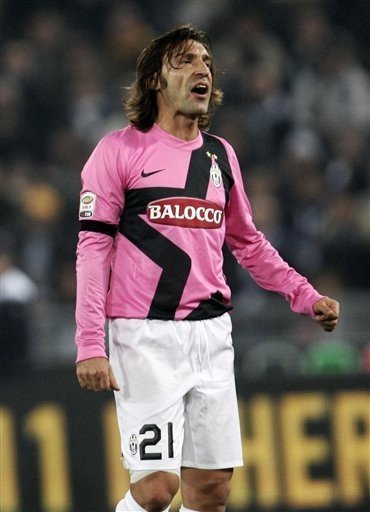 拜仁官方：穆西亚拉今天完成了部分单独训练（拜仁通报：穆西亚拉今日已进行部分个人训练）