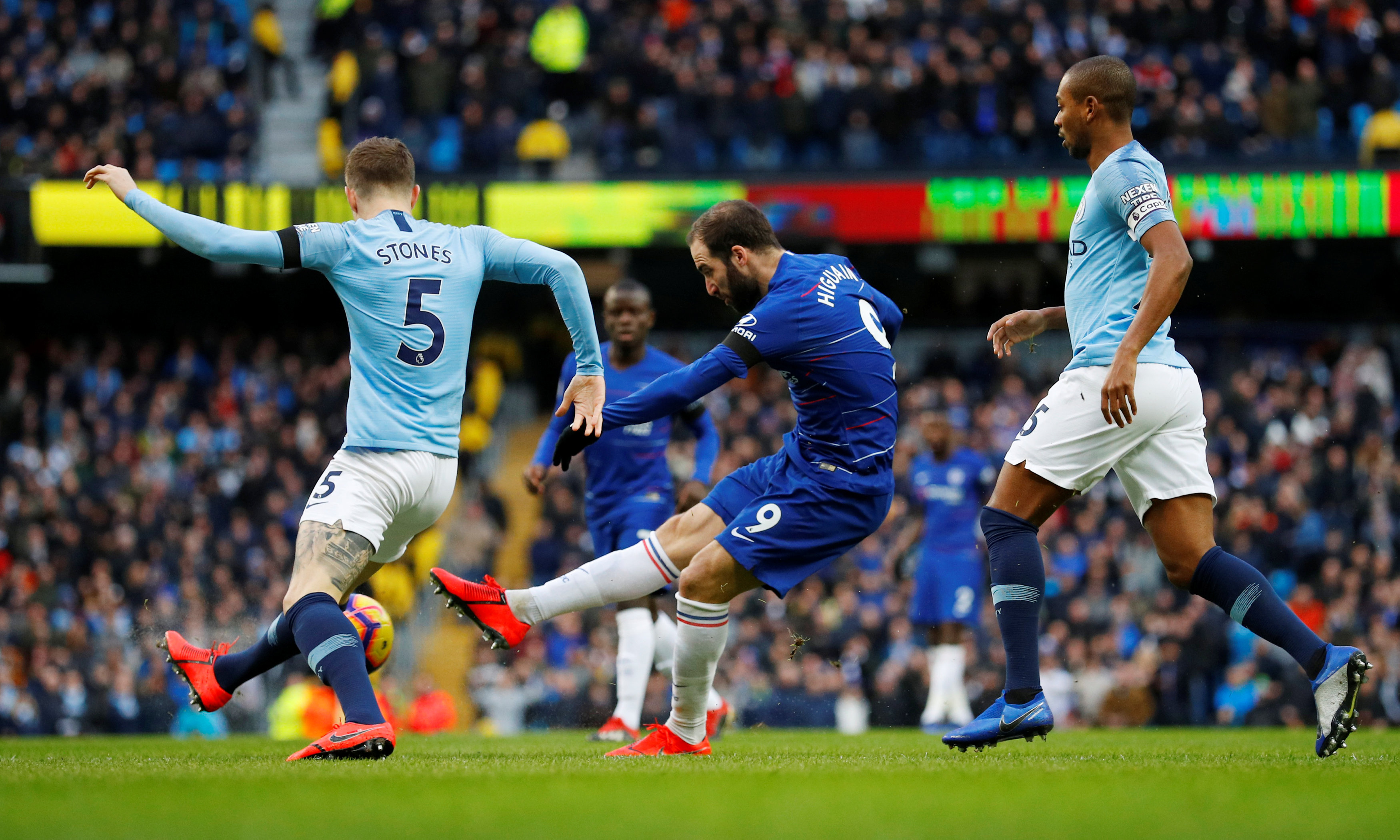 今年还剩5场比赛莱万年度69球，60球的姆巴佩冲击C罗、莱西91球仍难超越（年内仅剩5战：莱万已轰69球，60球的姆巴佩追赶C罗纪录，梅西91球仍高不可攀）