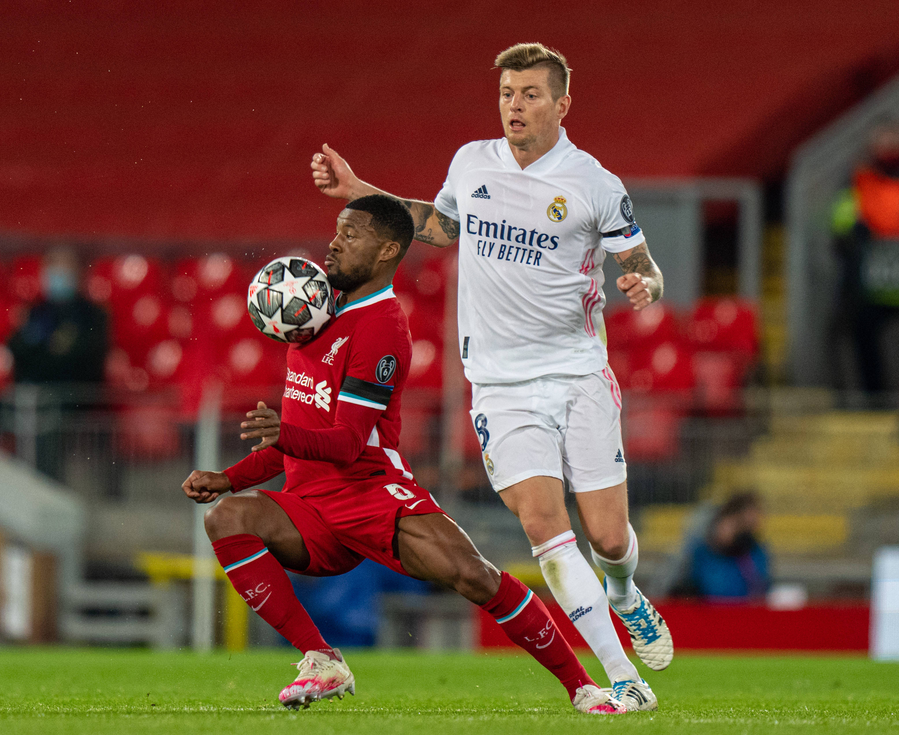 西甲战报：亚马尔传射，奥尔莫双响，巴塞罗那3-1阿拉维斯（西甲：奥尔莫梅开二度，亚马尔传射，巴萨3-1力克阿拉维斯）