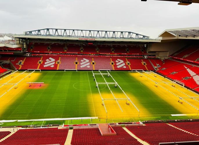 米兰冬窗急寻中锋：莱奥撑不起停区，谁能补上争冠最后一块拼图？（米兰冬窗急补中锋：莱奥难扛禁区重任，谁来补齐争冠最后一块拼图？）