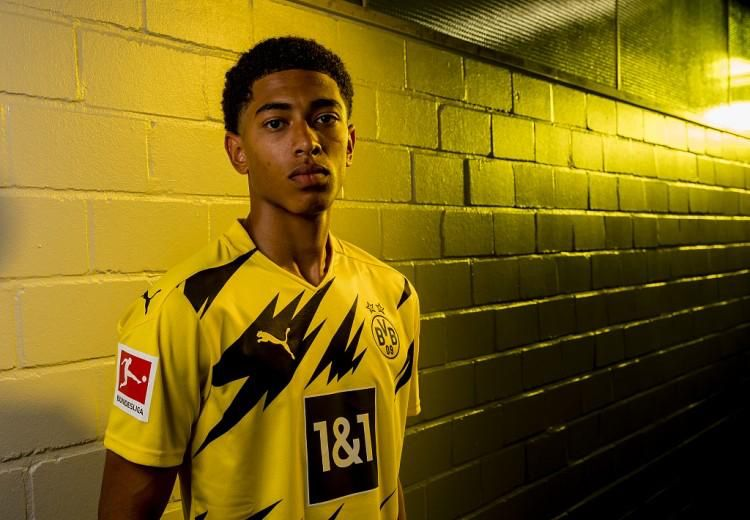 爱美的年纪？亚马尔接受护发和痤疮治疗，全身心做好自我养护（青春爱美正当时：亚马尔进行护发与祛痘护理，专注全方位自我管理）