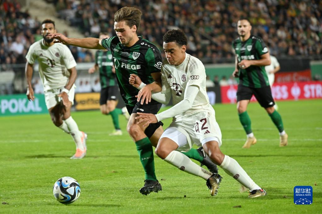 这球员的弹跳太夸张了