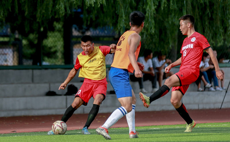 波兰媒体：莱万收到米兰、沙特和美职联报价，米兰愿签约两年（波媒：莱万获AC米兰、沙特及美职联报价，AC米兰愿提供两年合同）