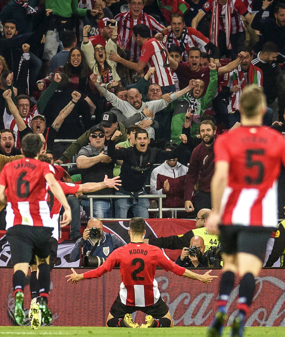 维尼修斯：友谊赛能帮巴西积累经验；我们都很喜欢和安帅共事（维尼修斯称热身赛助巴西增长阅历：全队都乐于与安帅共事）