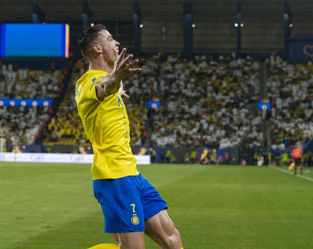 记者：于汉超参加教练员培训班，冬训时以助教身份与申花会合（记者称于汉超正参加教练员培训，冬训将以助教身份与申花汇合）