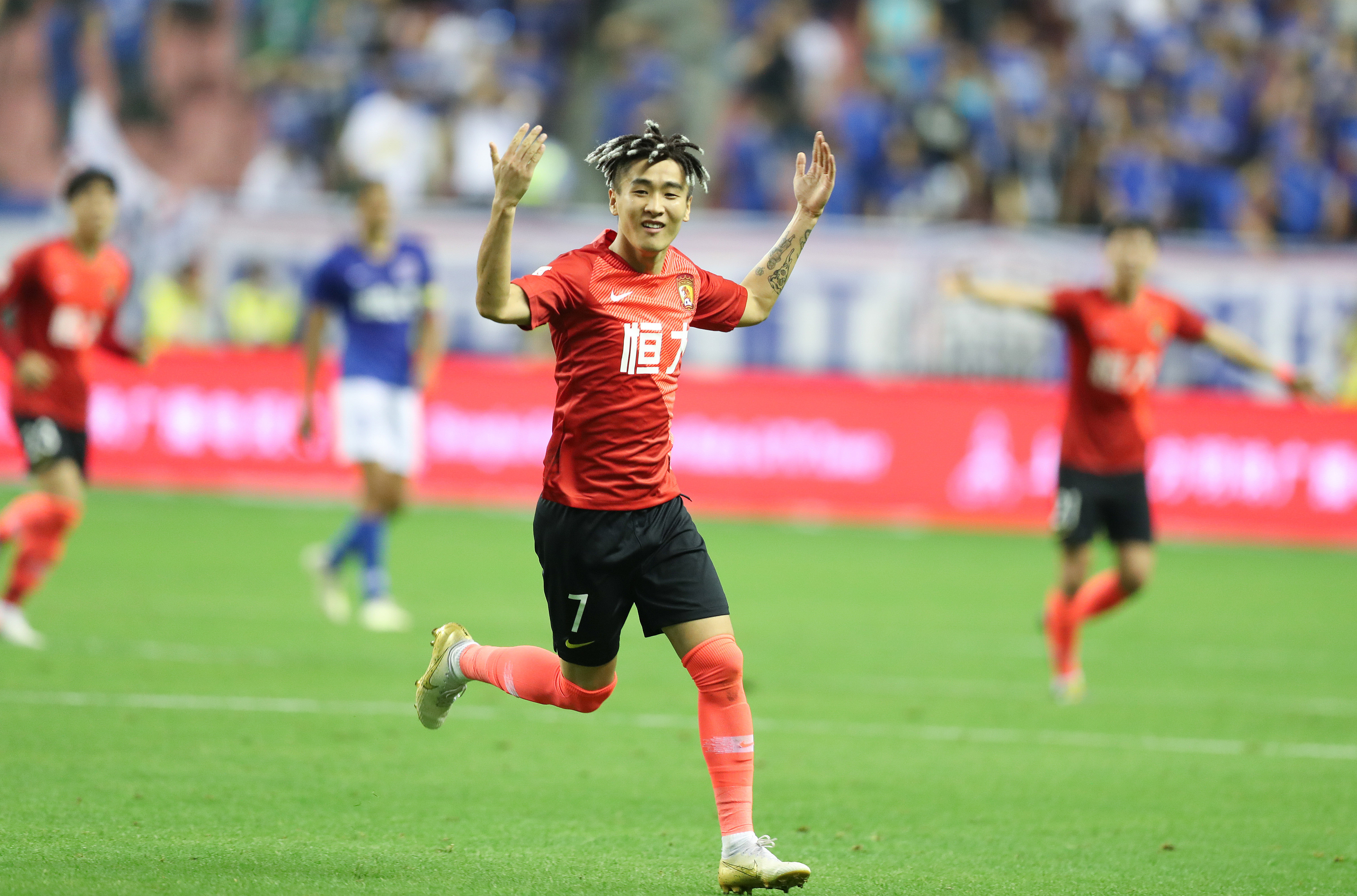 15：30开球！中超末轮看点：海港拿分即夺冠；海牛拿分即保级（15：30开球！中超收官看点：海港取分即加冕，海牛取分即保级）