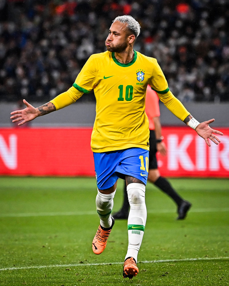 梅西小时候铃声响了不回教室，老师批评他：马拉多纳只有一个（梅西童年上课铃响仍未回班，老师斥责：马拉多纳独一无二）